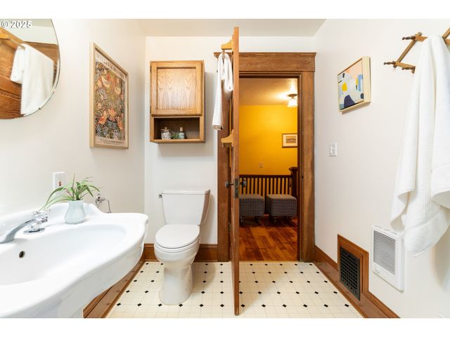 1600 Se 32ND Ave, Portland, OR 97214