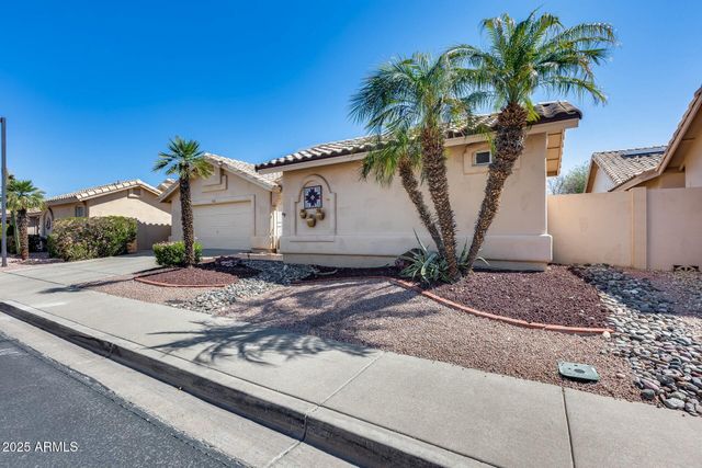 17741 N DESERT FLOWER Trail, Surprise, AZ 85374