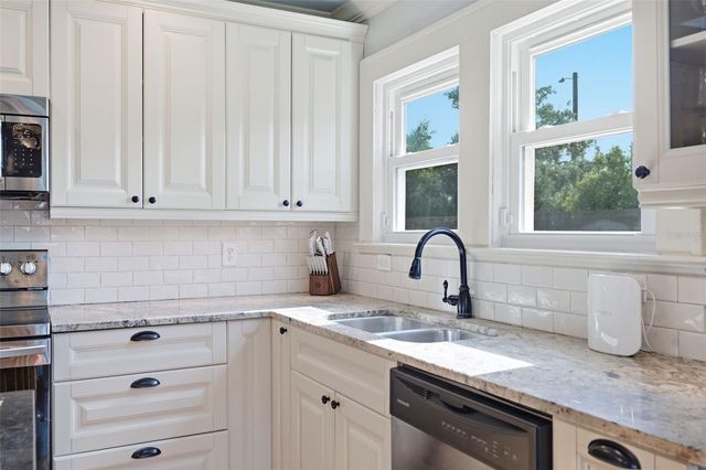 106 W COMANCHE AVENUE, Tampa, FL 33604