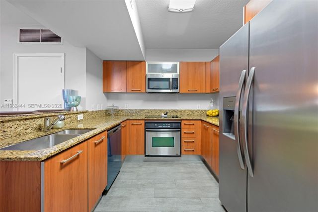 9066 SW 73rd Ct 2002, Miami, FL 33156