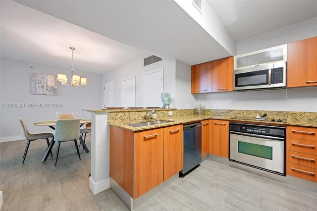 9066 SW 73rd Ct 2002, Miami, FL 33156