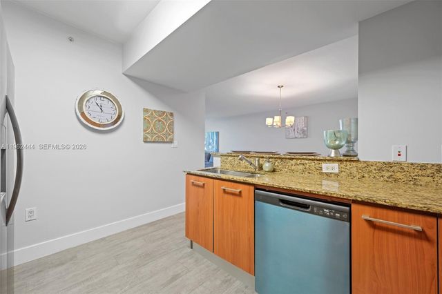 9066 SW 73rd Ct 2002, Miami, FL 33156