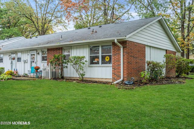 36A Cambridge Court, Lakewood, NJ 08701
