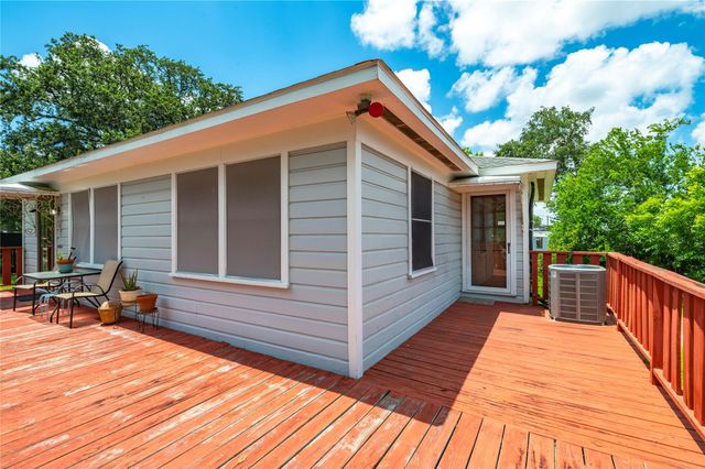 1912 E Winn Street, Kemah, TX 77565