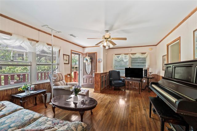 1912 E Winn Street, Kemah, TX 77565