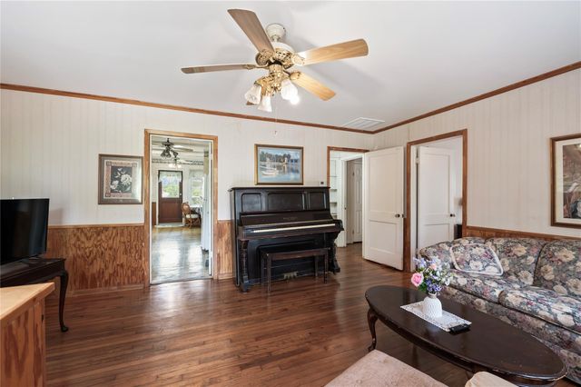 1912 E Winn Street, Kemah, TX 77565