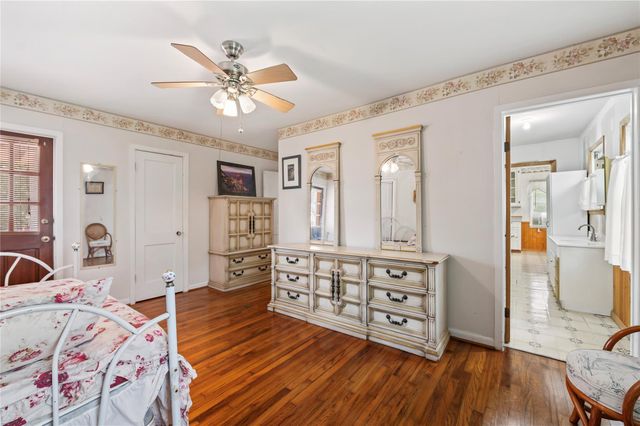 1912 E Winn Street, Kemah, TX 77565
