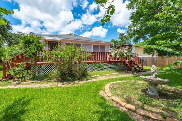 1912 E Winn Street, Kemah, TX 77565