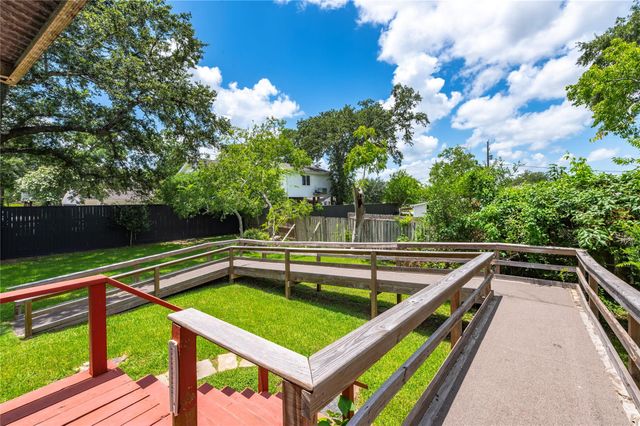 1912 E Winn Street, Kemah, TX 77565