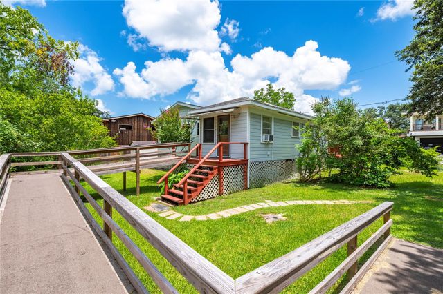 1912 E Winn Street, Kemah, TX 77565