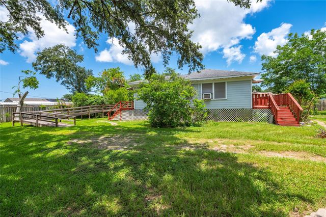 1912 E Winn Street, Kemah, TX 77565