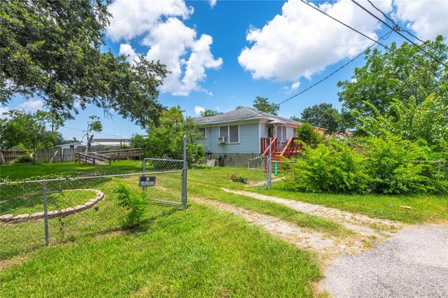 1912 E Winn Street, Kemah, TX 77565