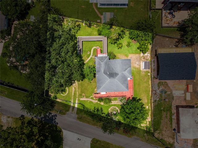 1912 E Winn Street, Kemah, TX 77565