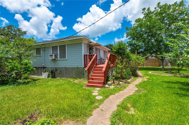 1912 E Winn Street, Kemah, TX 77565