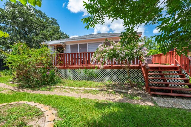 1912 E Winn Street, Kemah, TX 77565