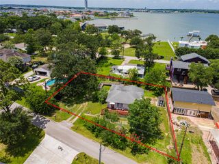 1912 E Winn Street, Kemah, TX 77565