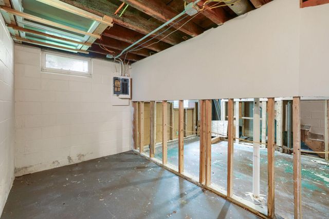 1024 Geranium Avenue E, Saint Paul, MN 55106