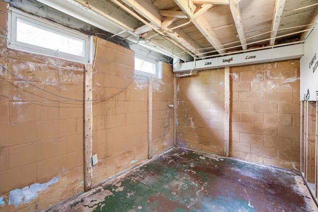 1024 Geranium Avenue E, Saint Paul, MN 55106
