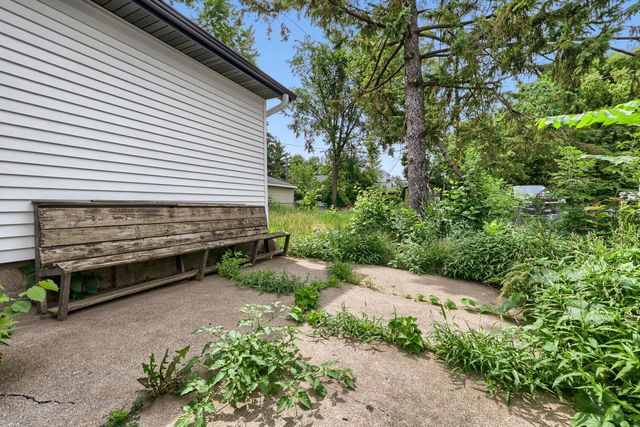 1024 Geranium Avenue E, Saint Paul, MN 55106