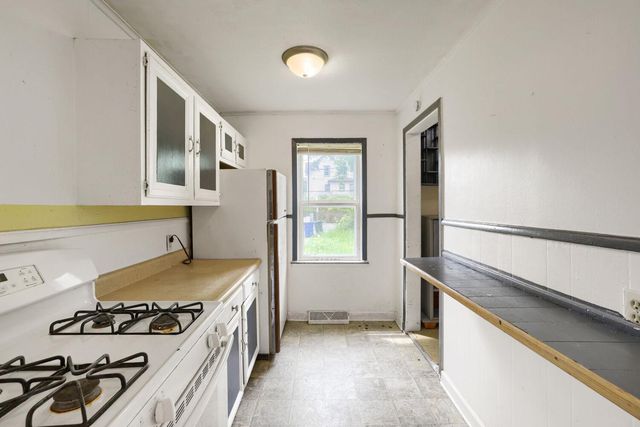 1024 Geranium Avenue E, Saint Paul, MN 55106