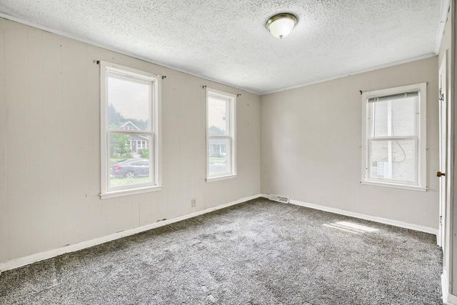 1024 Geranium Avenue E, Saint Paul, MN 55106