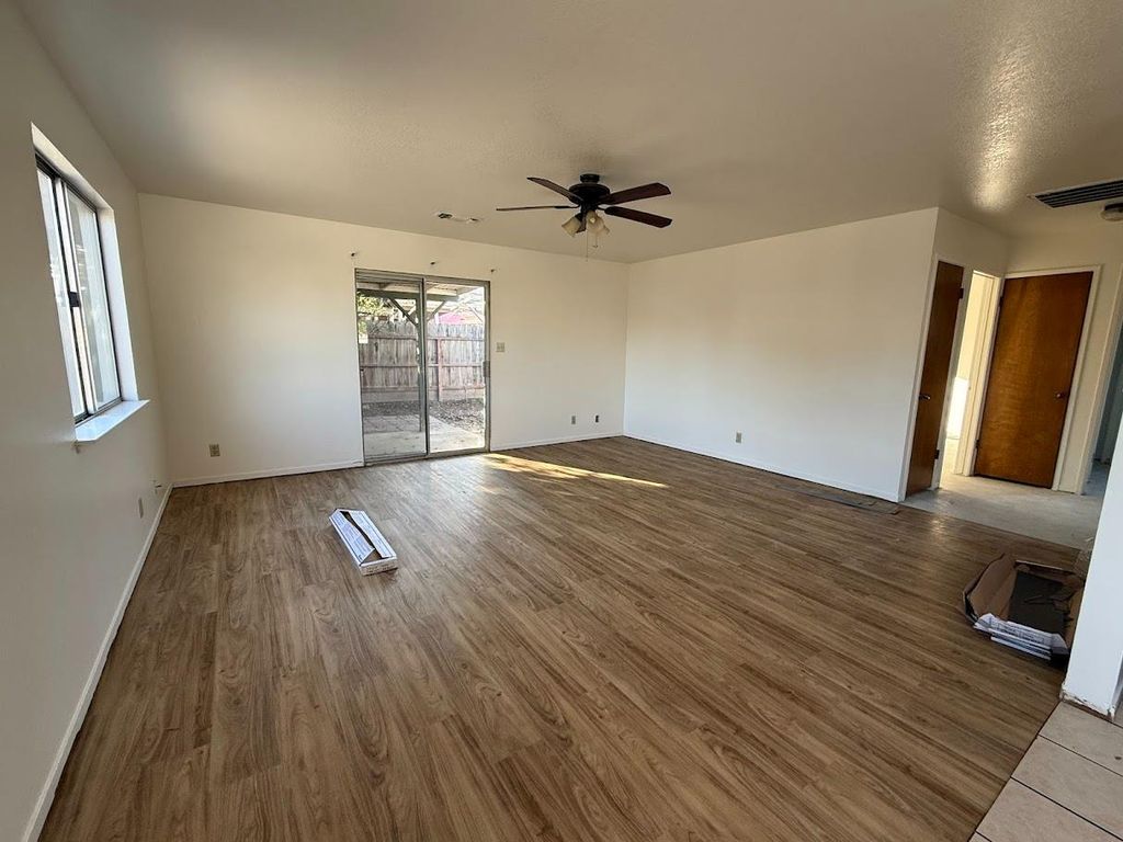 Image 2 of property listing at 2227 13th St, Reedley, CA 93618