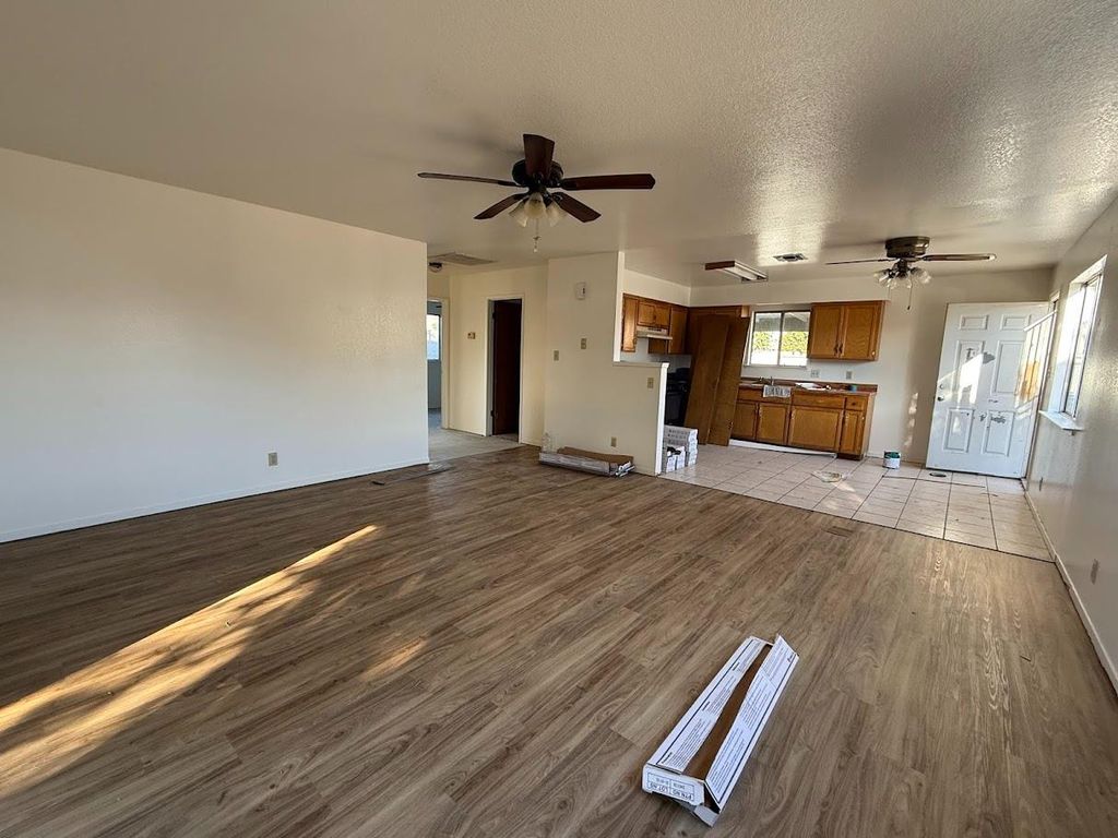 Image 3 of property listing at 2227 13th St, Reedley, CA 93618