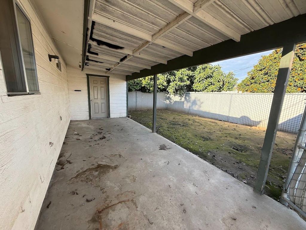 Image 4 of property listing at 2227 13th St, Reedley, CA 93618