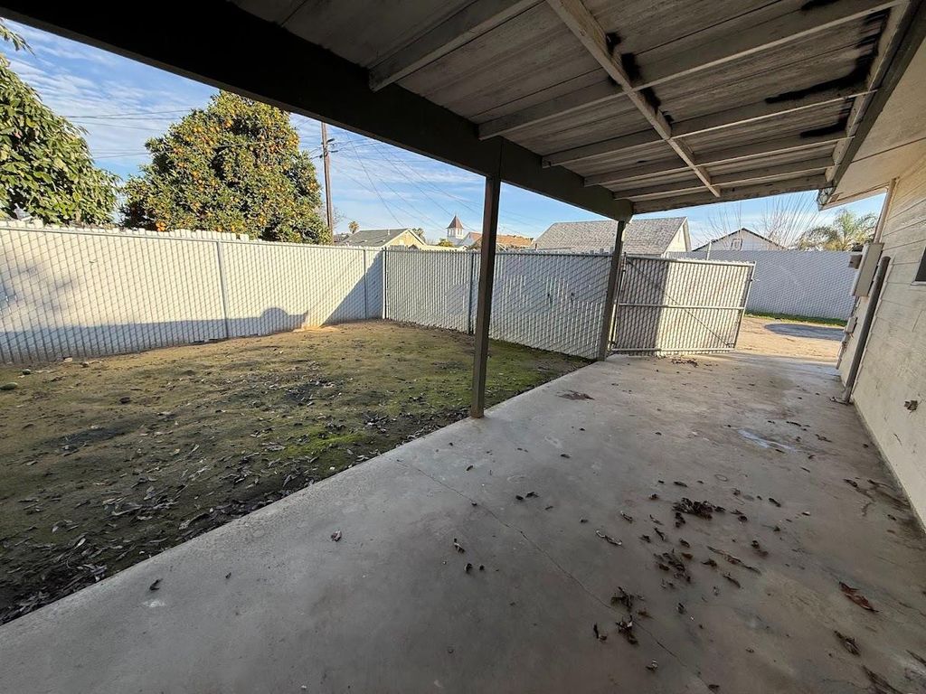 Image 5 of property listing at 2227 13th St, Reedley, CA 93618