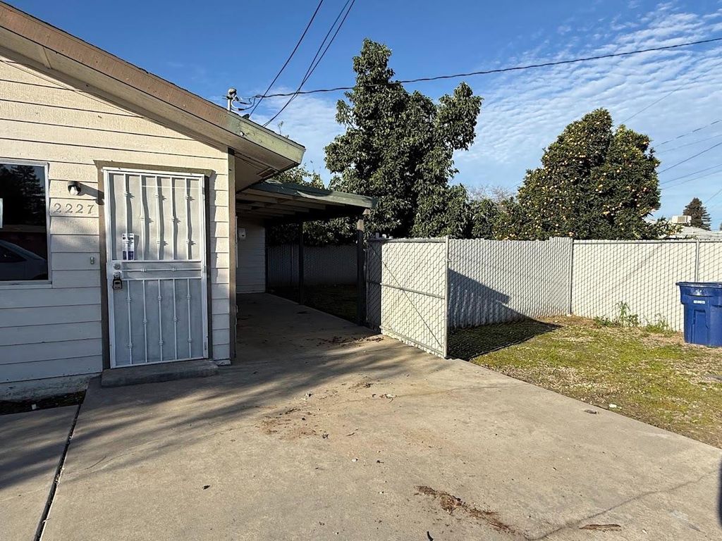 Image 7 of property listing at 2227 13th St, Reedley, CA 93618