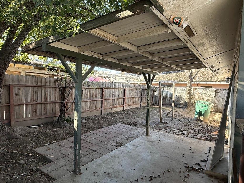 Image 8 of property listing at 2227 13th St, Reedley, CA 93618