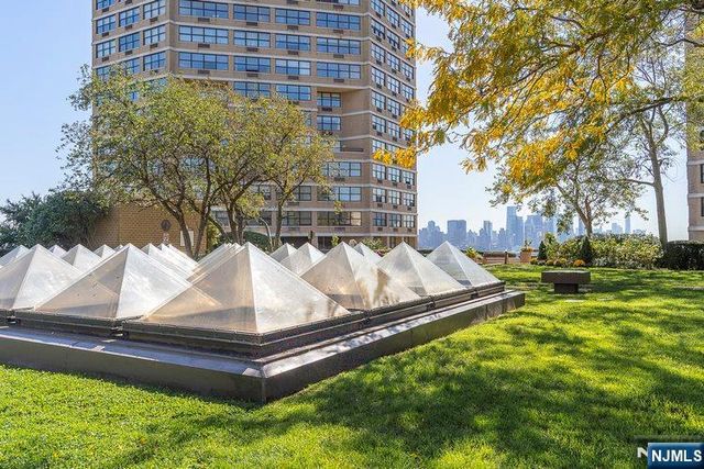 7000 Kennedy Boulevard 25F, Guttenberg, NJ 07093