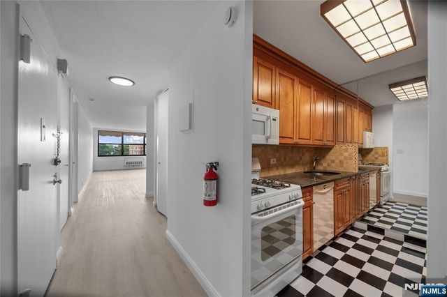 7000 Kennedy Boulevard 25F, Guttenberg, NJ 07093