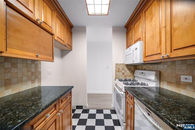 7000 Kennedy Boulevard 25F, Guttenberg, NJ 07093