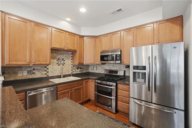 216 Ashton DR, Yorktown, VA 23690