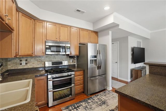 216 Ashton DR, Yorktown, VA 23690