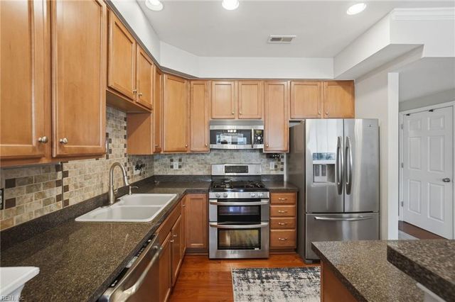 216 Ashton DR, Yorktown, VA 23690