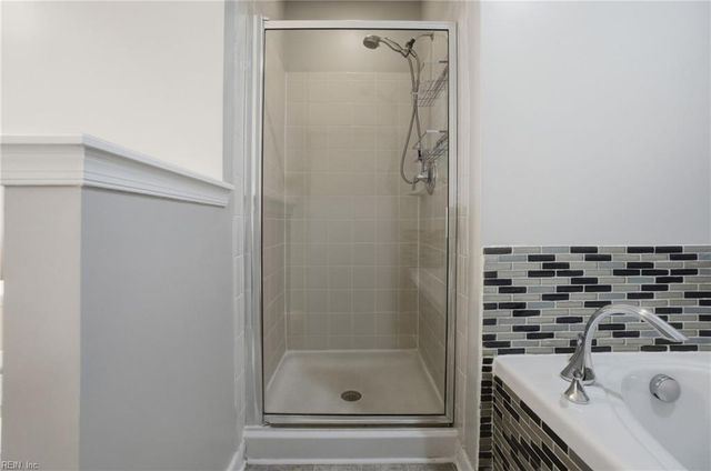 216 Ashton DR, Yorktown, VA 23690