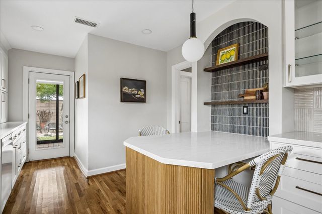 1706 W Main Street, Houston, TX 77098