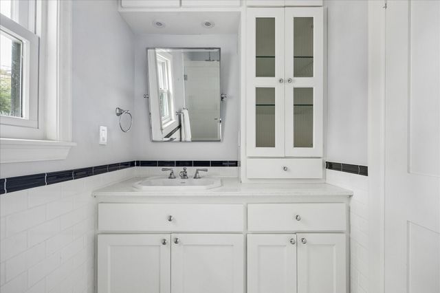 1706 W Main Street, Houston, TX 77098