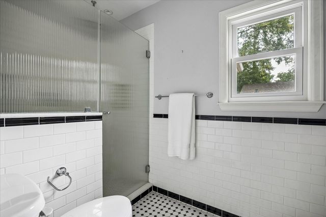 1706 W Main Street, Houston, TX 77098