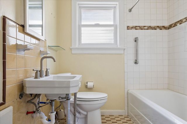 1706 W Main Street, Houston, TX 77098