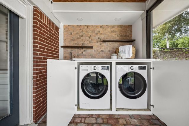 1706 W Main Street, Houston, TX 77098