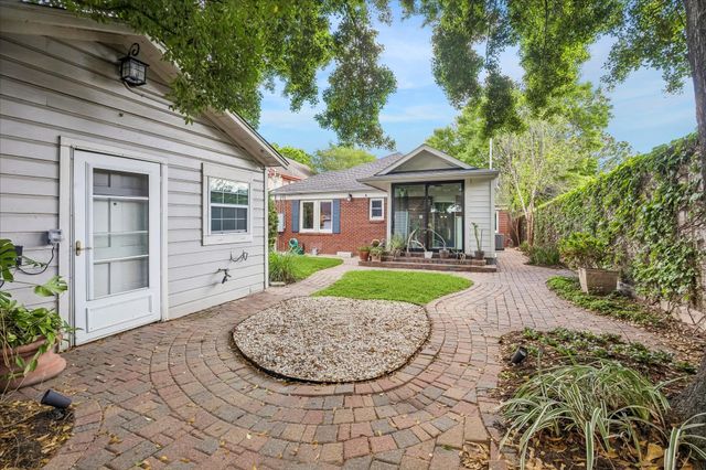 1706 W Main Street, Houston, TX 77098