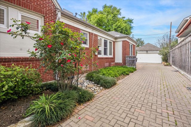 1706 W Main Street, Houston, TX 77098