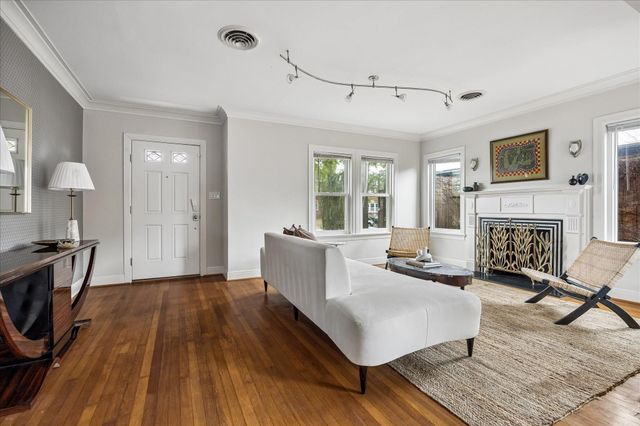 1706 W Main Street, Houston, TX 77098