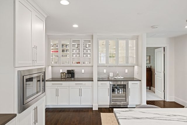 29 Woodmere Dr 29, Milton, MA 02186