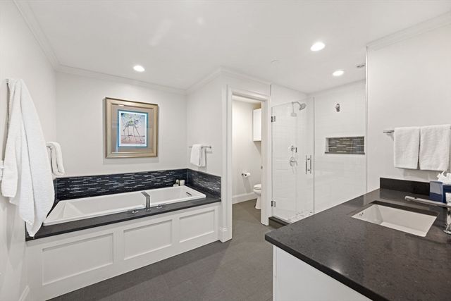 29 Woodmere Dr 29, Milton, MA 02186