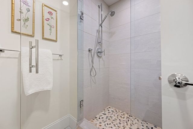 29 Woodmere Dr 29, Milton, MA 02186