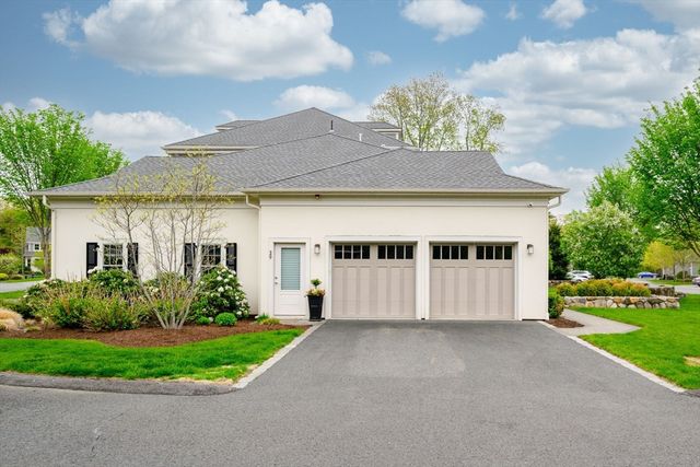 29 Woodmere Dr 29, Milton, MA 02186